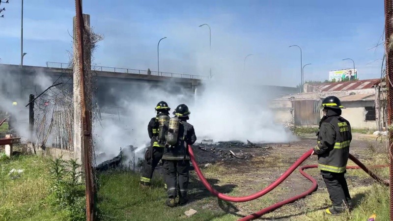 Bomberos logró controlar la situación y extinguir las llamas.