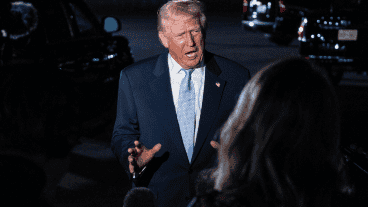 Trump sostuvo que para que las empresas estadounidenses de IA tengan éxito “deben tener la libertad de innovar sin una regulación engorrosa”.