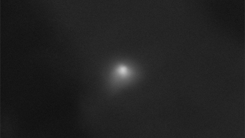 Las imágenes del cometa 3I/ATLAS muestran una bola blanca difusa.