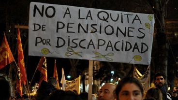 El Tribunal consideró que se trató de una "suspensión masiva e injustificada de pensiones bajo un mismo esquema operativo".