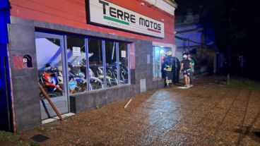 Los desprendimientos cayeron sobre la agencia y unas viviendas.