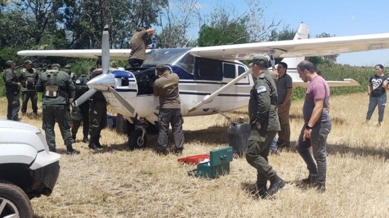 Un chacarero halló la avioneta sobre un campo de trigo en Curupaity.