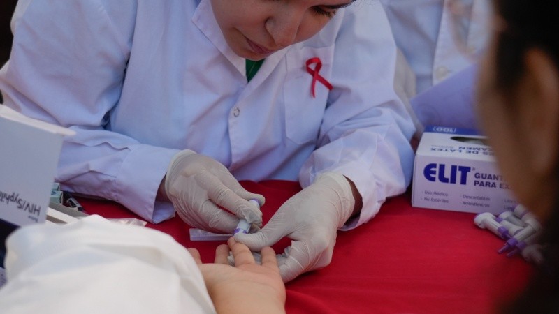 Tanto los testeos de sífilis com los de HIV son gratuitos y anónimos.