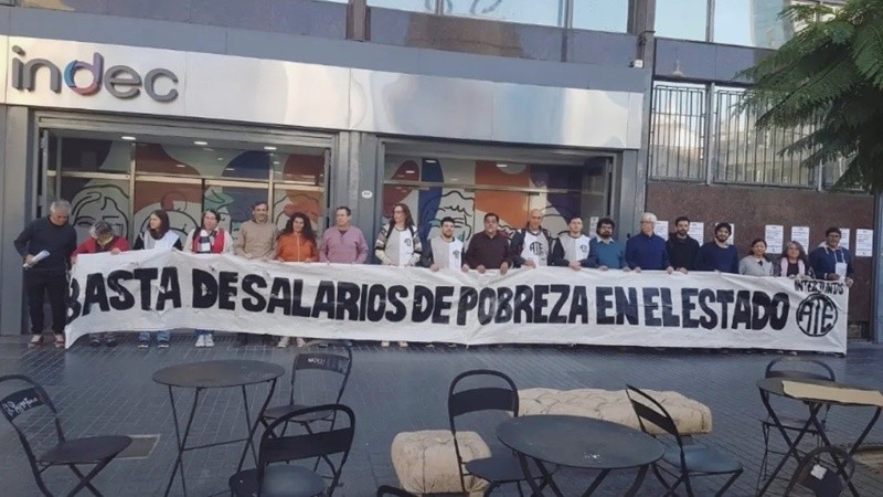 Trabajadores del Indec le reclaman a Nación un aumento salarial de 118% y un bono de $250 mil.