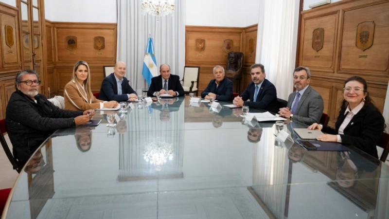 Adorni reemplazará a Francos en la mesa del Consejo de Mayo.