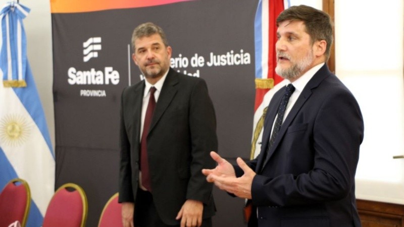 Arzubi Calvo (derecha) dirige la Unidad Fiscal Rosario del Ministerio Público Fiscal.