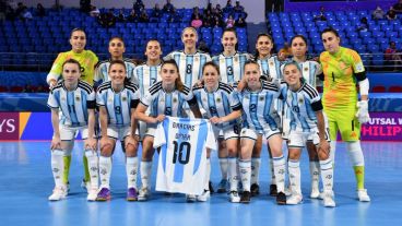 El equipo argentino lució una cinta negra en recuerdo de Omar Souto, el histórico empleado de AFA y gerente de Selecciones nacionales que murió el domingo.