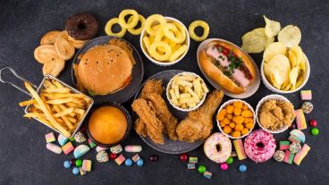 Se trata de alimentos listos para consumir y de larga duración, los cuales ofrecen ventajas comerciales frente a los alimentos frescos pero a costa de su valor nutricional.