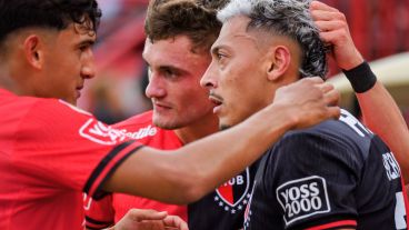 Newell's tiene una opción de compra por Luciano Herrera (derecha), cuyo pase pertenece a Defensa y Justicia. (Fotobaires)