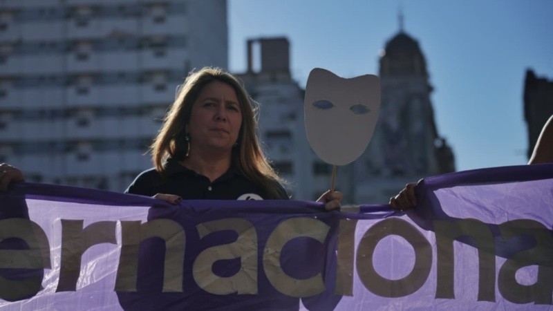 La marcha del 25N por el centro rosarino.