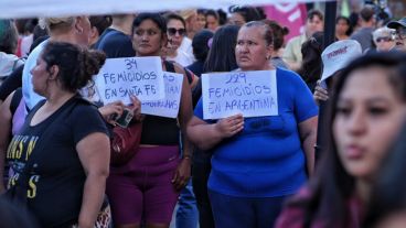 La marcha del 25N por el centro rosarino.