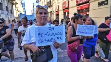 La marcha del 25N por el centro rosarino.