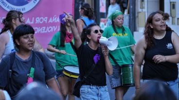 La marcha del 25N por el centro rosarino.