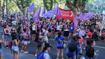 La marcha frente a la sede de Gobernación.