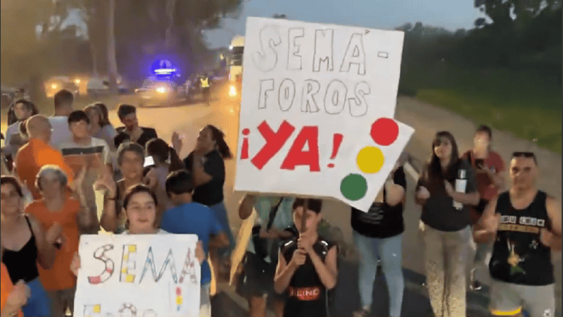 Los vecinos se manifestaron junto a la ruta 34 junto al ingreso