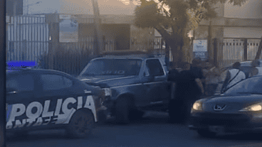 El conductor no llevaba papeles, el acompañante no quiso hacer el control de alcoholemia, y el de la grúa sacó un arma falsa.