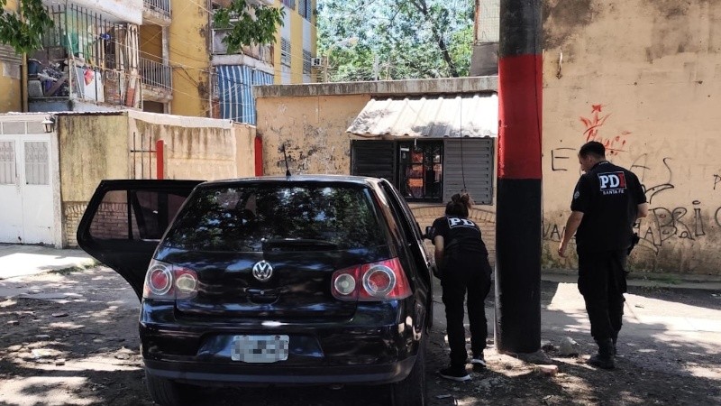 El Golf utilizado para el asalto fue secuestrado por el Comando Radioeléctrico en la zona oeste.