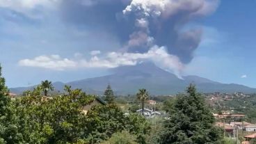 El experto dijo que menos de la mitad de los volcanes activos son monitoreados.