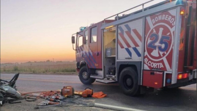 En el lugar trabajaron cuatro dotaciones de Bomberos Voluntarios más los equipos de la Policía