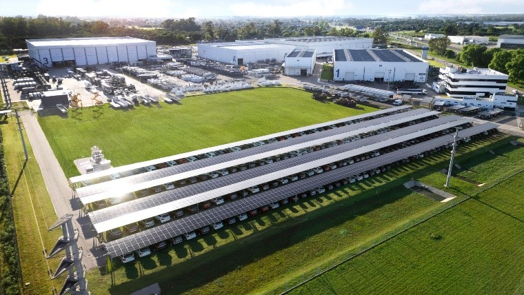 Secco inauguró su carport solar de más de 1 MW de potencia para 360 vehículos