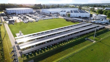 Secco inauguró su carport solar de más de 1 MW de potencia para 360 vehículos