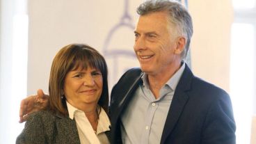 Bullrich asume este viernes como senadora y Macri reapareció en escena para cuestionar a Tapia.