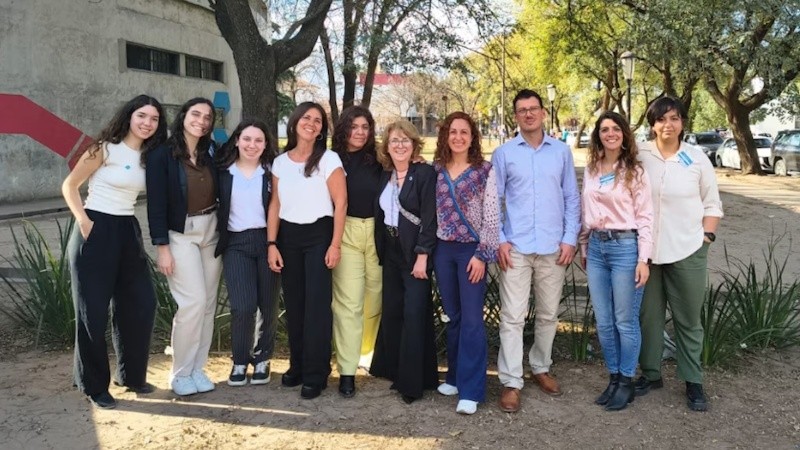 La neuropsicóloga Leticia Vivas junto a parte del equipo que desarrolló Labpsi, investigadores del Conicet y de la Facultad de Psicología de la Universidad Nacional de Mar del Plata.
