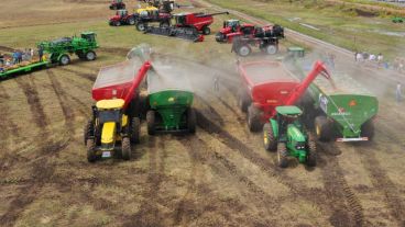 El Gobierno espera que un alza en el precio de la soja y producciones récord del agro permitan la consolidación fiscal en 2026.