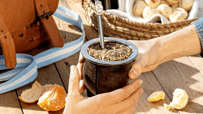  El mate es un gesto de amistad .