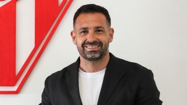 Con 44 años, Carranza pasó sin escalas del arco a la dirigencia.