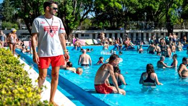 La Municipalidad de Rosario y la empresa Costanera Rosario informaron que el natatorio comenzará a funcionar desde este viernes, de 9 a 20.