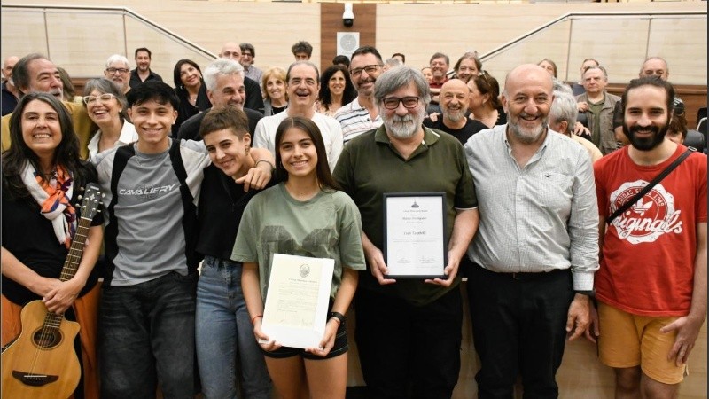 El pianista, compositor, arreglador, docente y productor rosarino Iván Tarabelli fue distinguido por el Concejo municipal.