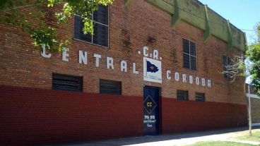 La agresión ocurrió en el predio para infantiles de Central Córdoba.