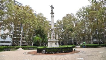 La plaza de Buenos Aires y Santa Fe antes de ser remodelada.
