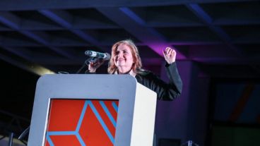 Beatriz Vignoli durante el discurso de apertura de la Feria del Libro de Rosario 2024.