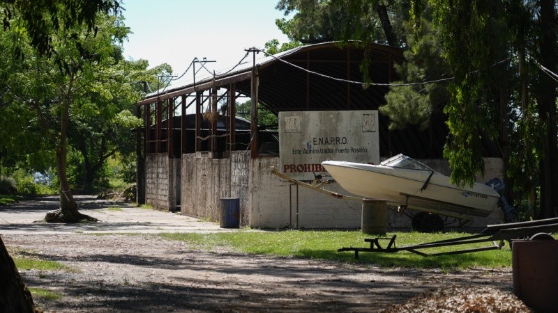 La guardería tiene casi dos hectáreas con salida al Paraná.