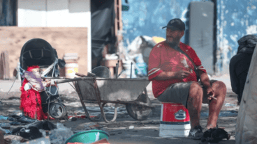 El 30% de los hogares están bajo la línea de la pobreza y perciben ingresos inferiores a $ 2 millones, según relevó el Observatorio de la Deuda Social de la Universidad Católica.