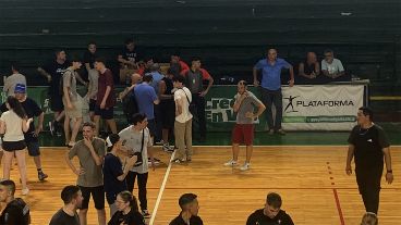 Los jueces tomaron la decisión de parar el juego en el cuadrangular final (@Juli11Spelta).