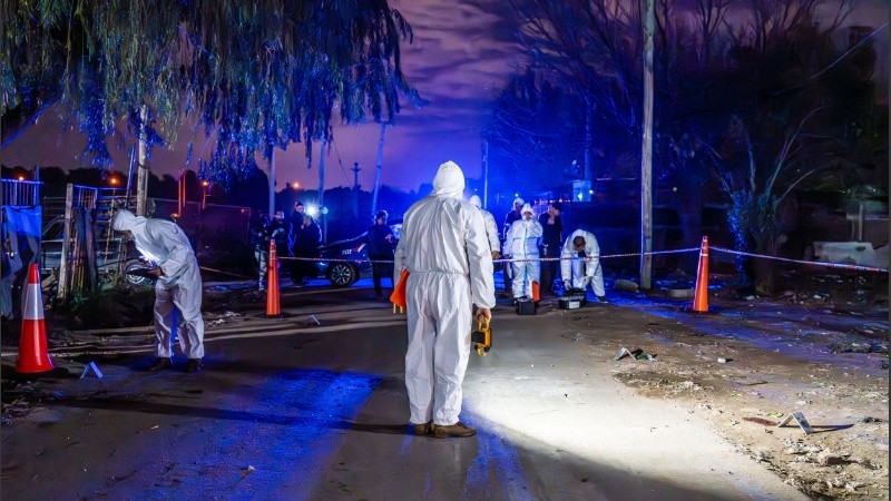 La Brigada de Homicidios de la AIC realizaba las tareas de rigor.