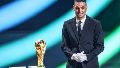 Scaloni fue el encargado de entrar con la Copa del Mundo a la ceremonia.