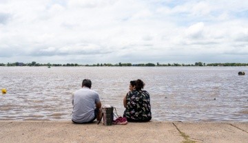 Clima tiempo verano río parque costa aire libre calor