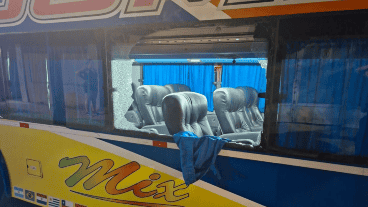 Así quedó el colectivo atacado.