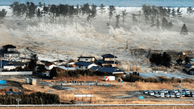 Potente terremoto de 7,6 desata alarma de tsunami en varias prefecturas del norte japonés.