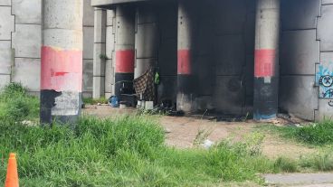 El sitio donde ocurrió el ataque, debajo de un acceso a Circunvalación.