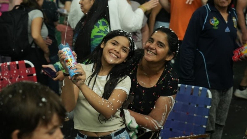 El encendido del árbol en la rotonda de Oroño y Pellegrini.