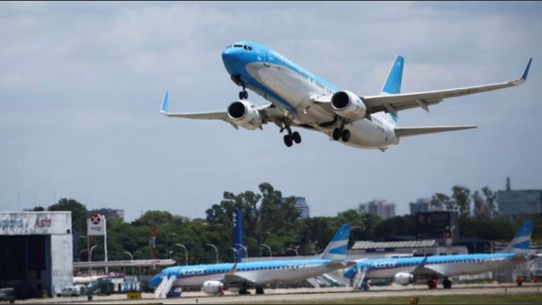 Aerolíneas Argentinas lanzó descuentos para impulsar la venta de pasajes.