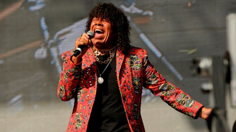 La Mona Jimenez, uno de los históricos del cuarteto.