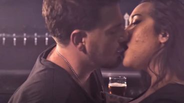 La cantante y el actor oficializaron su relación