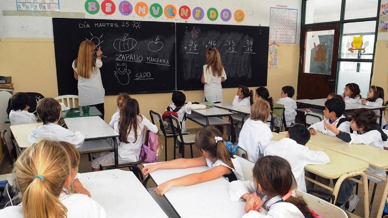 Pullaro trazó una línea divisoria entre maestros y gremios.