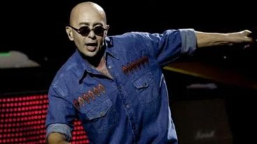 El músico saludó a su público con un video.